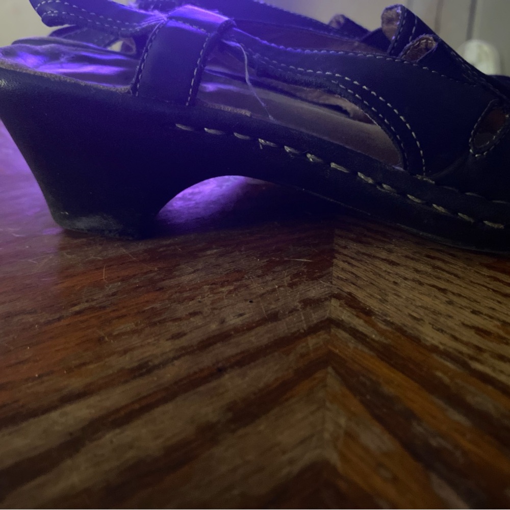 Trotters Black Leather shoes with Stitch Detailing women size 9 - Picture 4 of 5